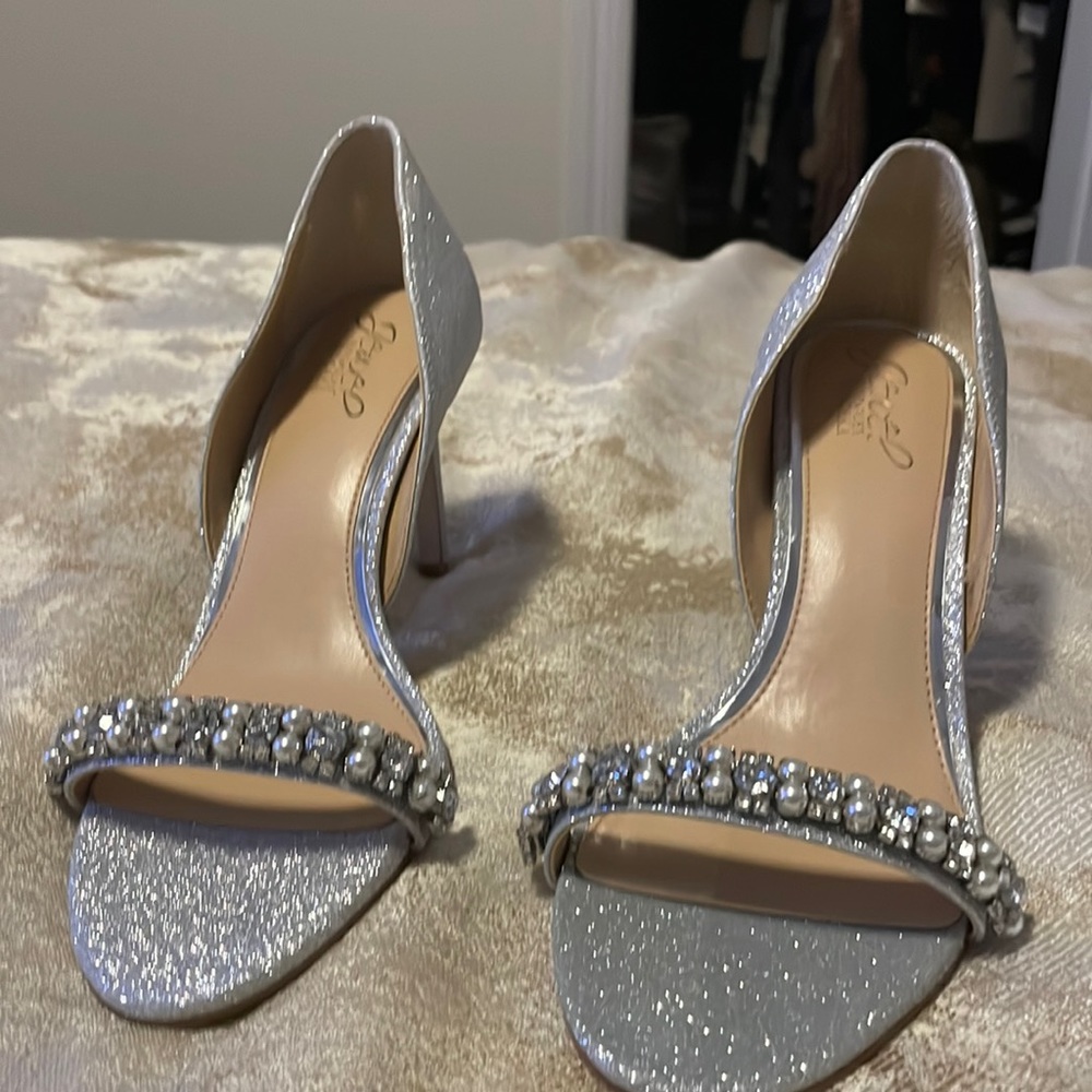 Brand new ! Badgley Mischka Dayana Embellished Glitter Silver